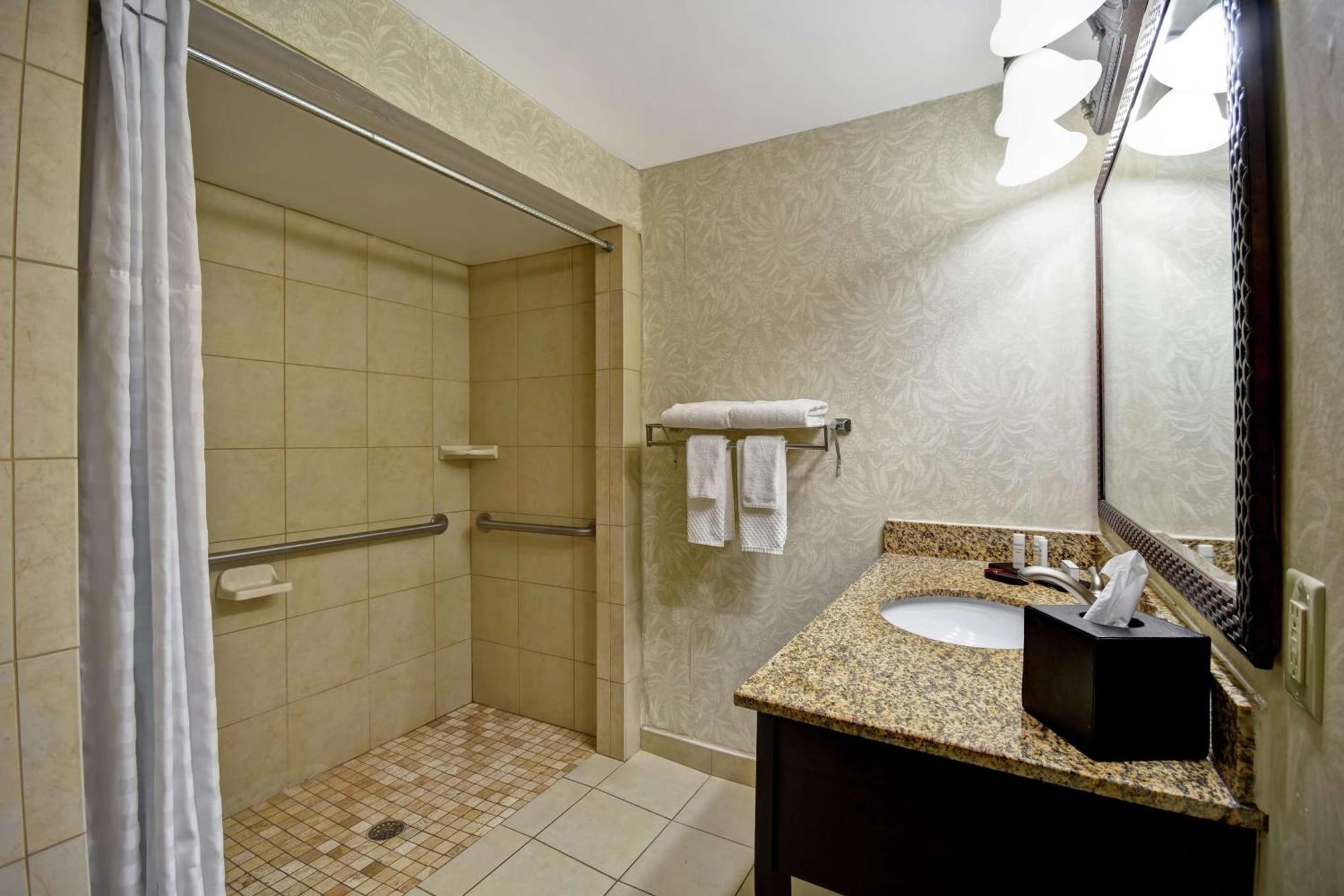 Embassy Suites Charleston - Historic District Buitenkant foto